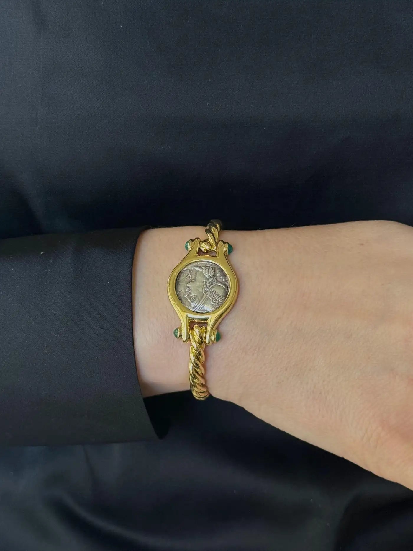 Bulgari Monete Ancient Coin Flaminia 109-108 A.C. Emerald Yellow Gold Bracelet