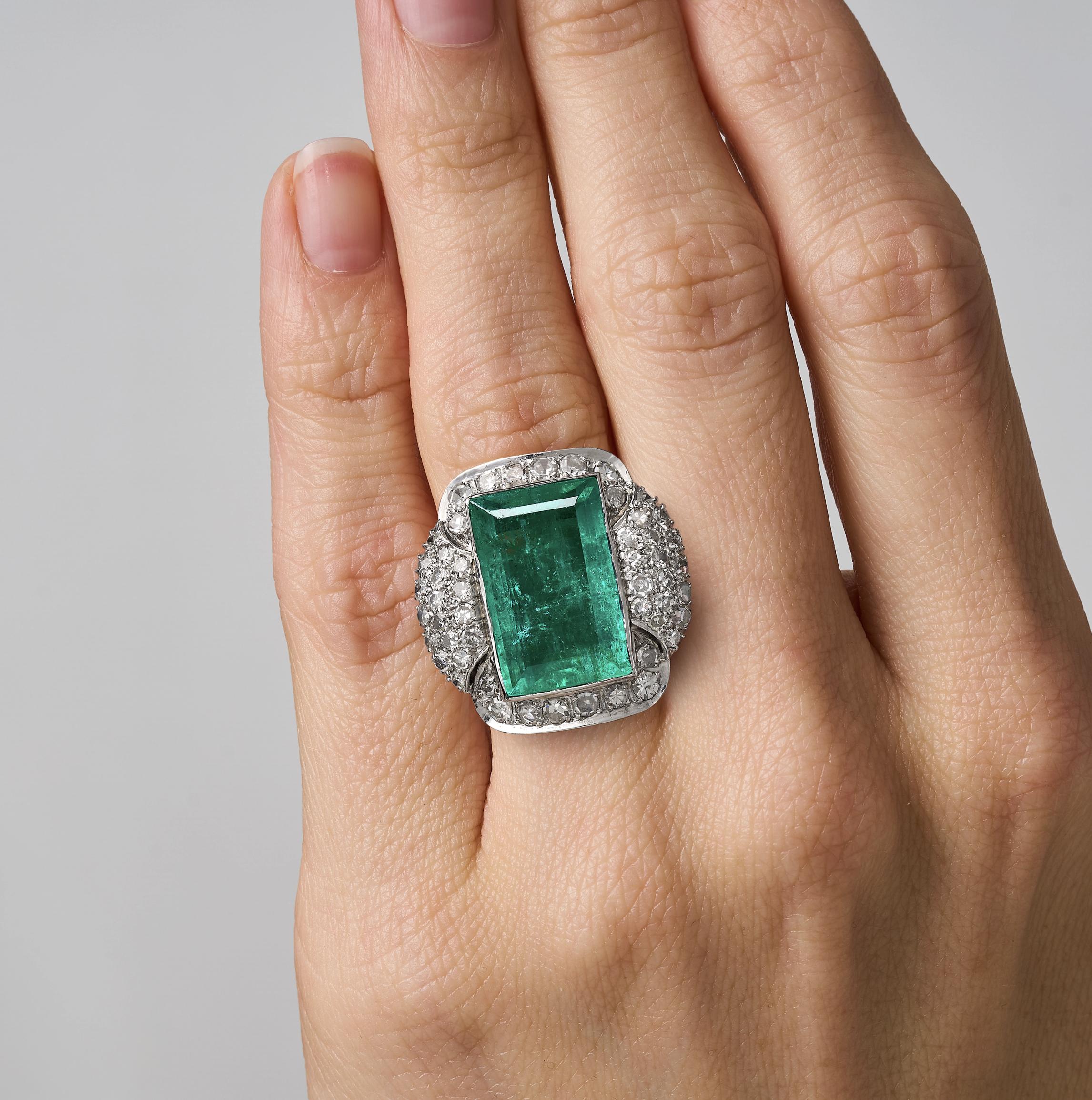 Exquisite Emerald and Diamond Ring