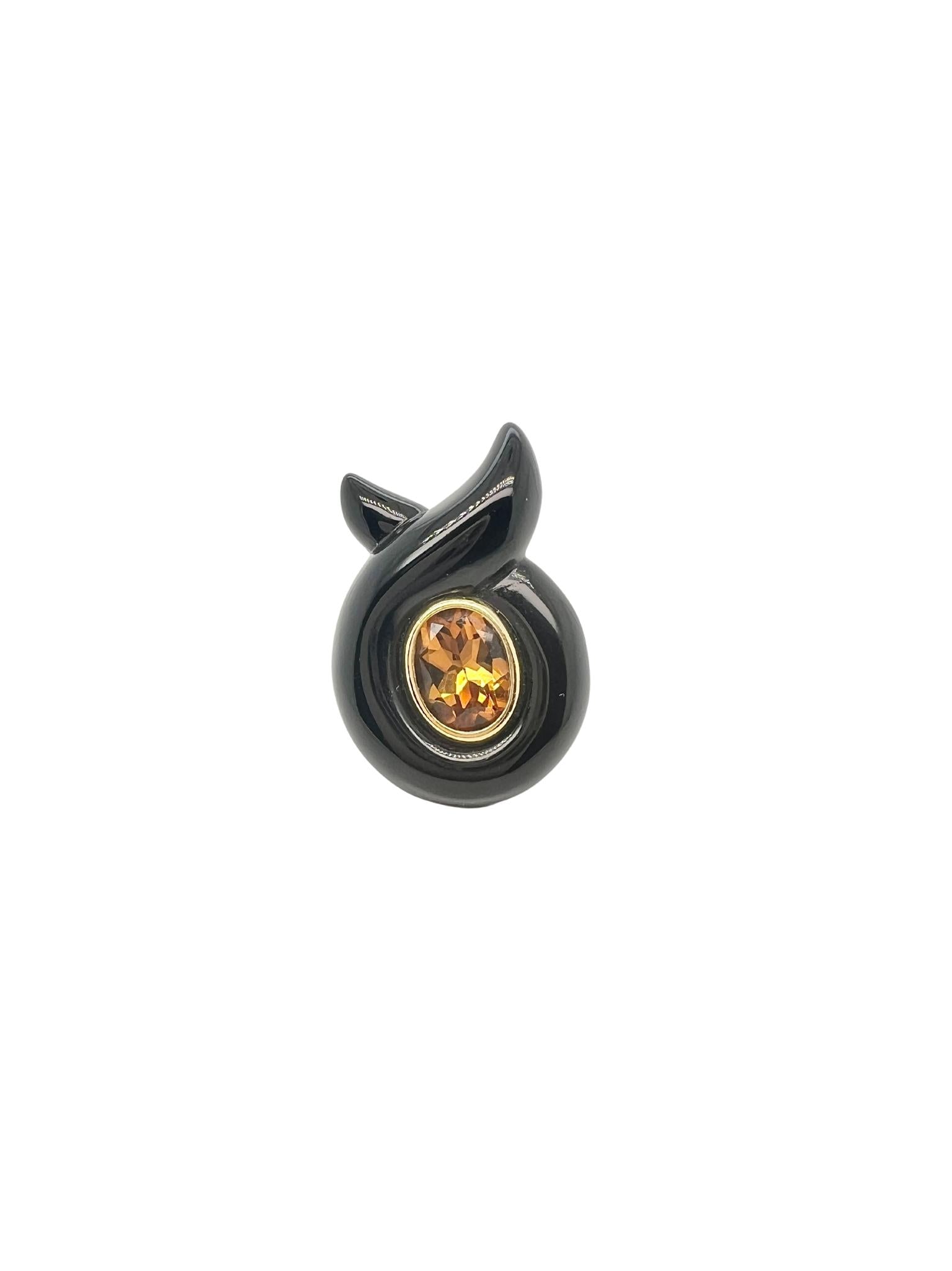 Verdura Pair of 18K Gold, Onyx and Citrine 'Cross-Over' Twisted Ribbon Earclips