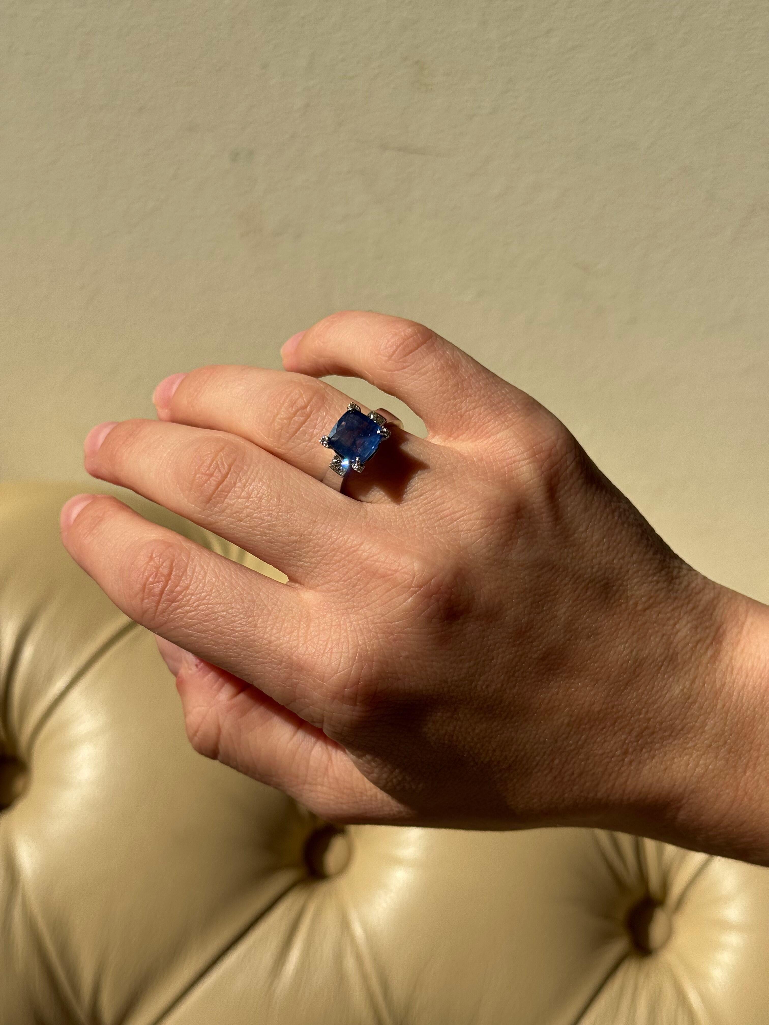 2.90 Carat Sapphire Diamond Gold Ring