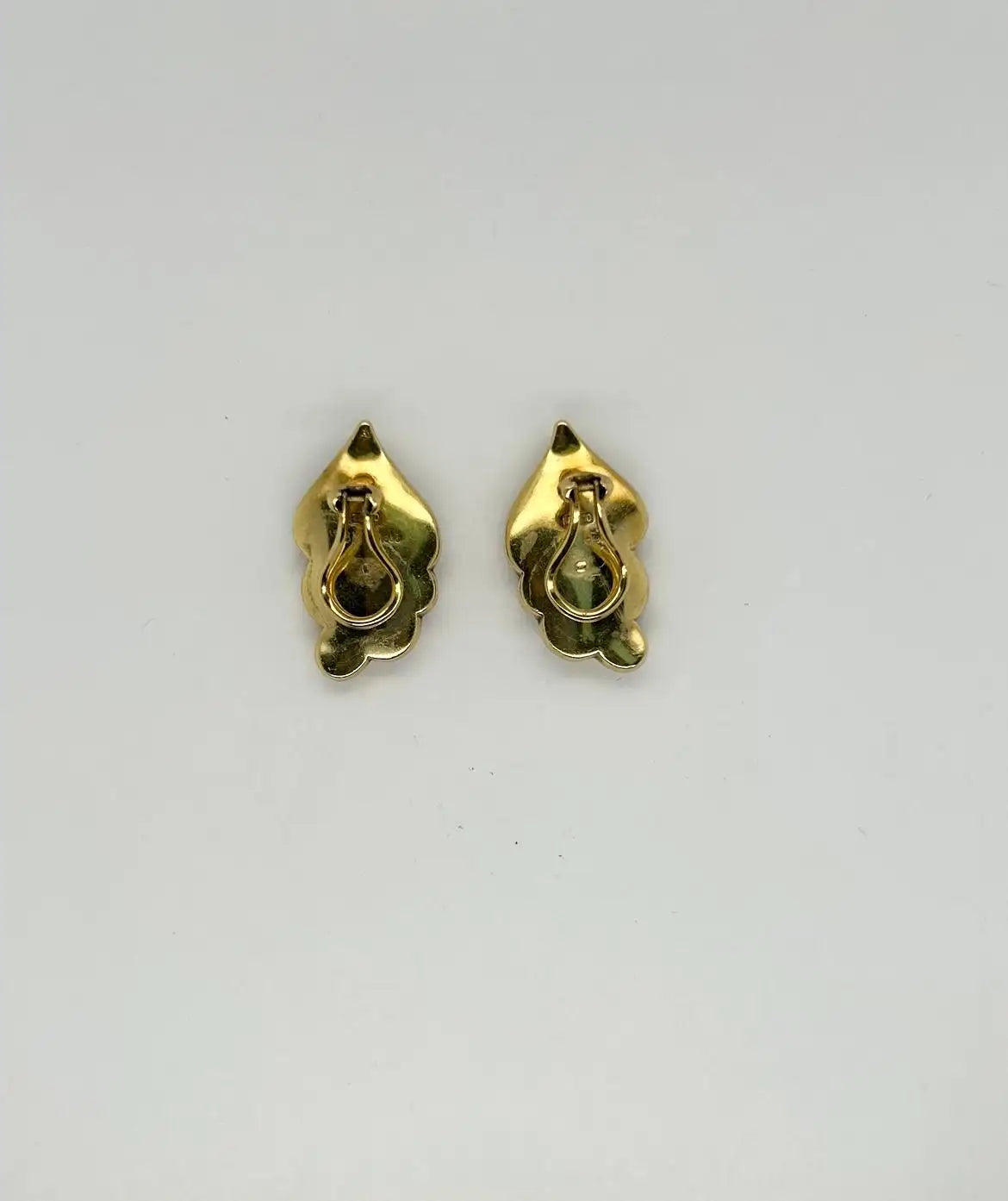 T&Co Mother Of Pearl Inlay 18k Yellow Gold Leaf Clip On Earrings